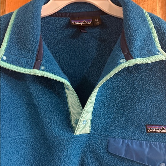 Patagonia Teal Fleece Jacket with Navy Accents - Picture 2 of 5
